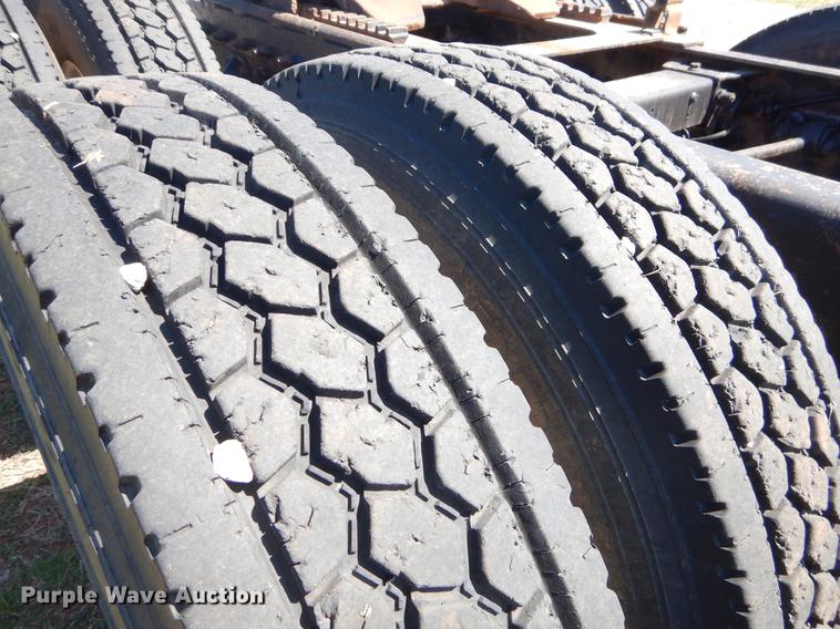 image for item EI9007 2003 Peterbilt 379 semi truck