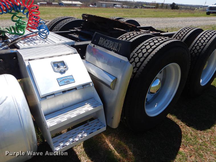 image for item EI9007 2003 Peterbilt 379 semi truck