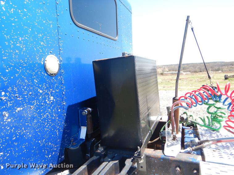 image for item EI9007 2003 Peterbilt 379 semi truck