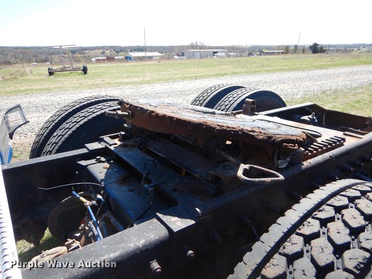 image for item EI9007 2003 Peterbilt 379 semi truck