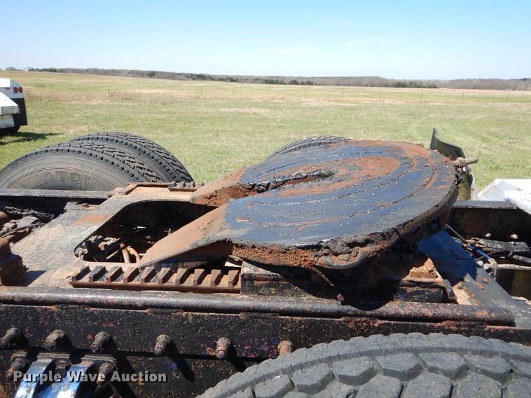 image for item EI9007 2003 Peterbilt 379 semi truck