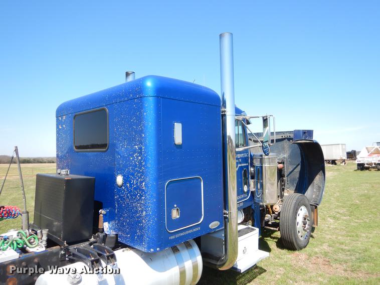 image for item EI9007 2003 Peterbilt 379 semi truck