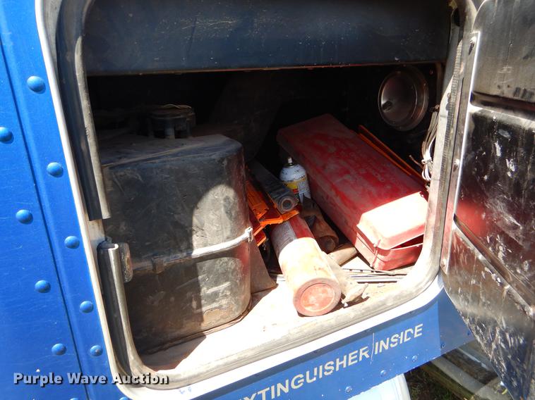 image for item EI9007 2003 Peterbilt 379 semi truck