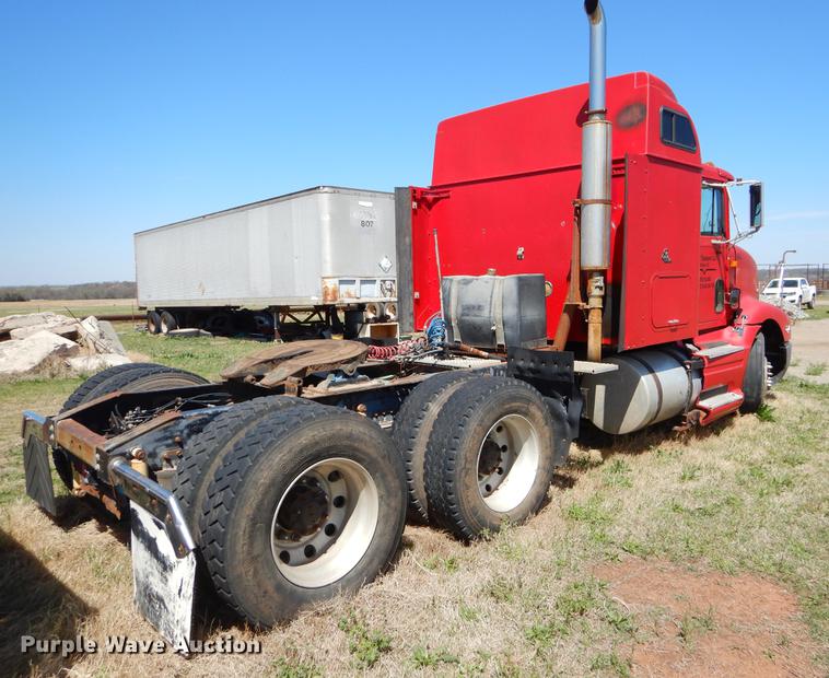 image for item EI9009 1995 International 9200 semi truck