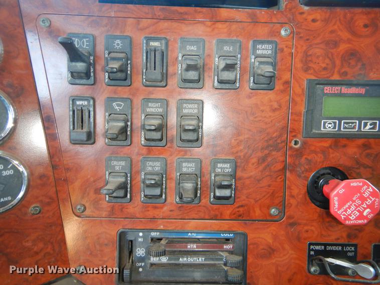 image for item EI9009 1995 International 9200 semi truck