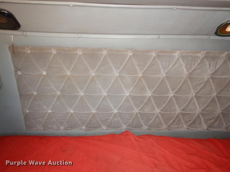 image for item EI9009 1995 International 9200 semi truck