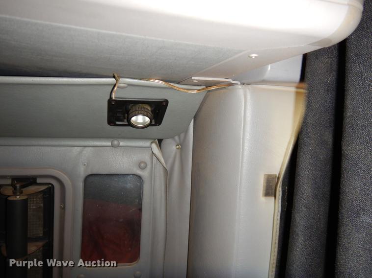 image for item EI9009 1995 International 9200 semi truck