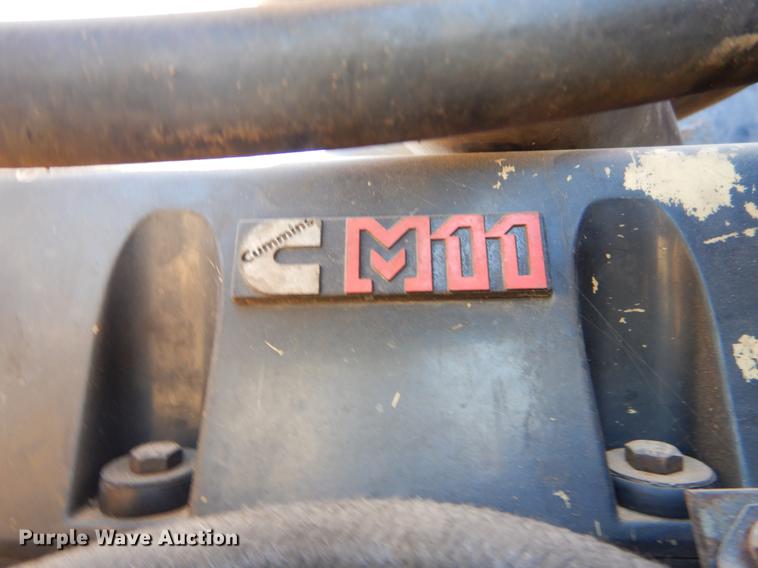 image for item EI9009 1995 International 9200 semi truck