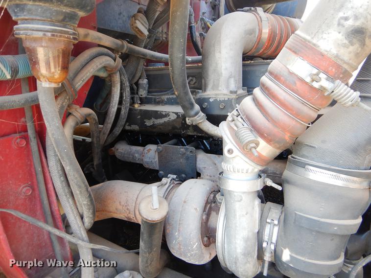 image for item EI9009 1995 International 9200 semi truck