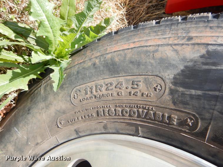 image for item EI9009 1995 International 9200 semi truck