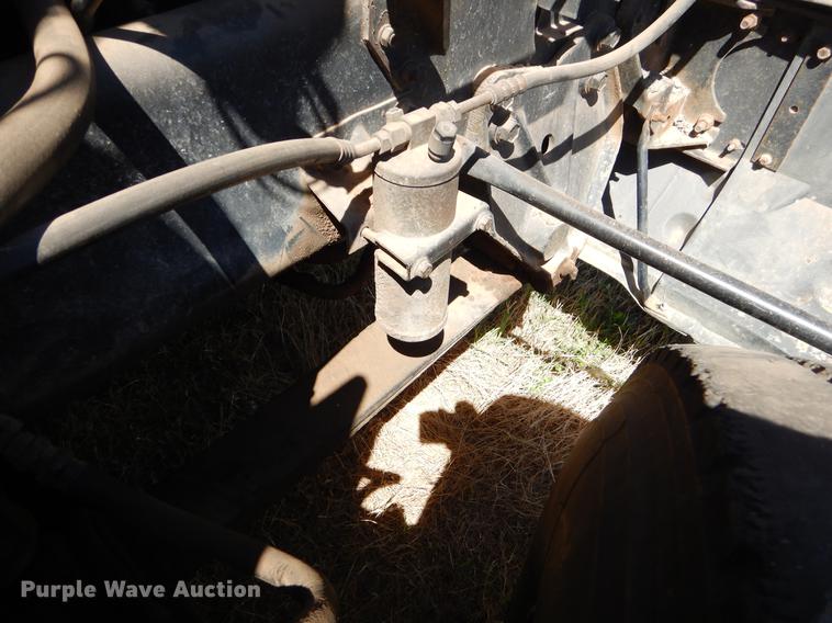 image for item EI9009 1995 International 9200 semi truck