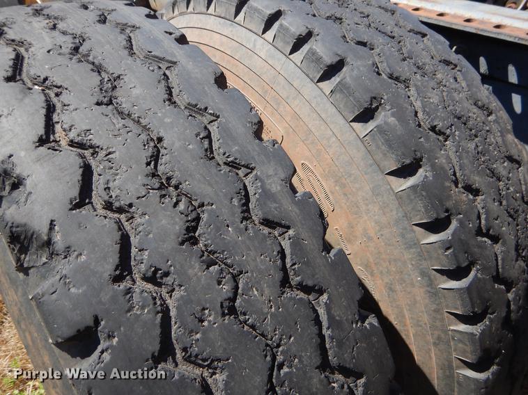 image for item EI9009 1995 International 9200 semi truck