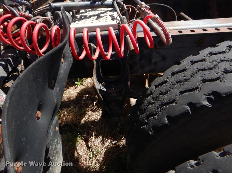 image for item EI9009 1995 International 9200 semi truck