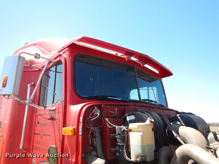 image for item EI9009 1995 International 9200 semi truck