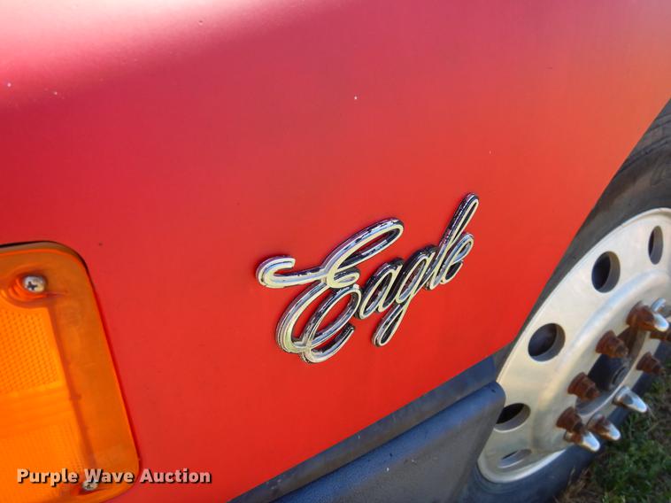 image for item EI9009 1995 International 9200 semi truck