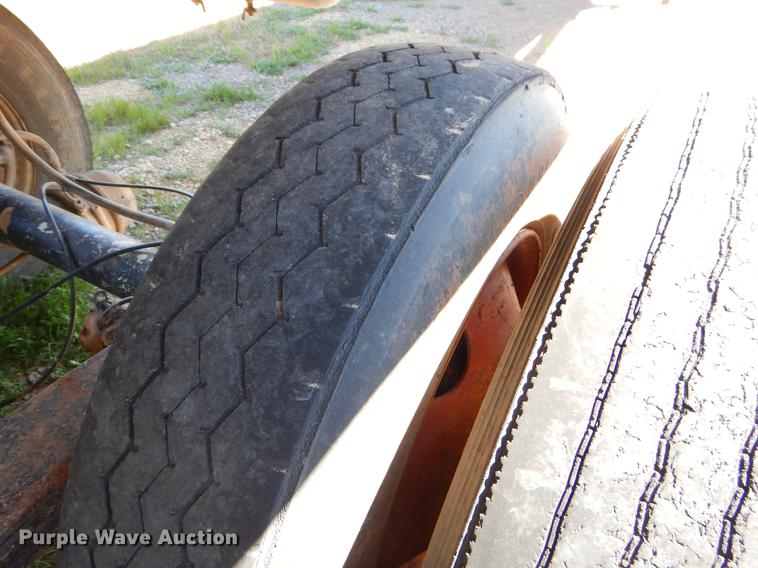 image for item EI9010 1997 Clement end dump trailer