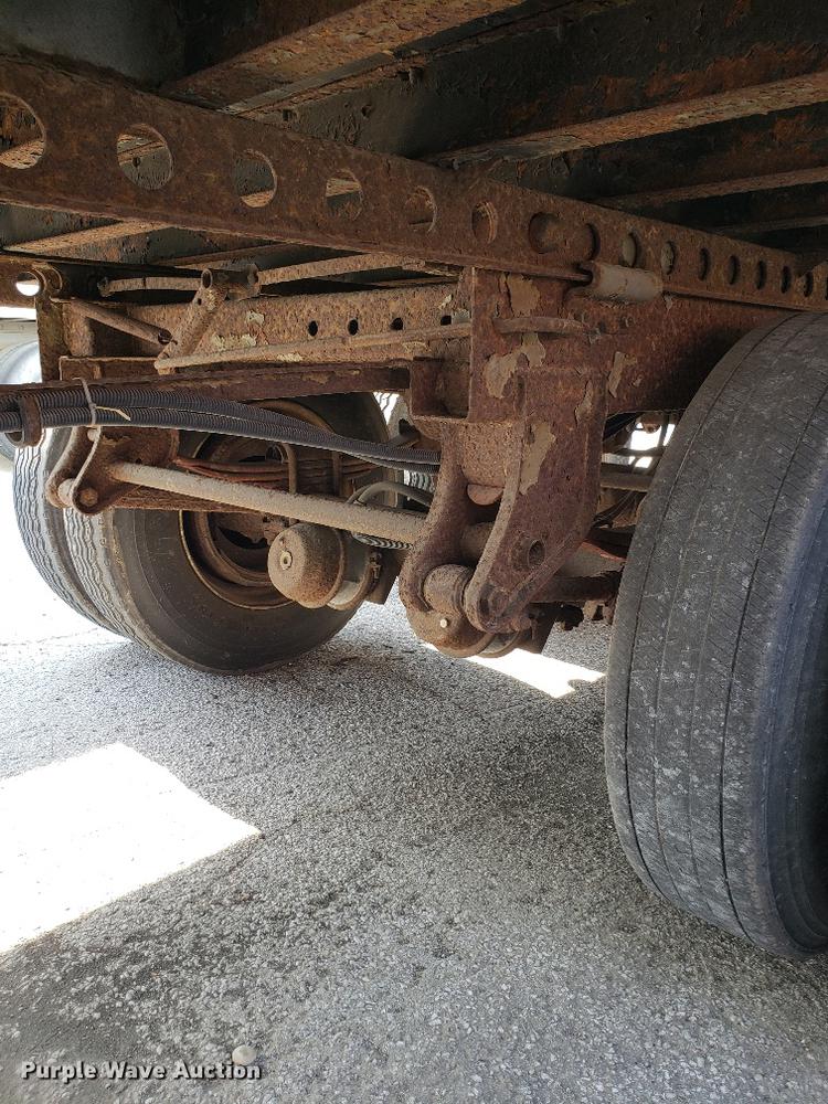 image for item G1130 1997 Hyundai dry van trailer