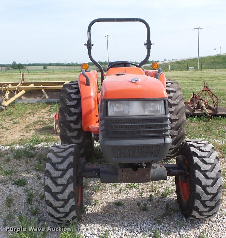 image for item BI9560 Kubota L4400 tractor