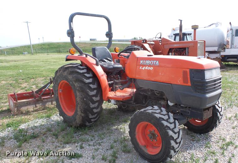 image for item BI9560 Kubota L4400 tractor