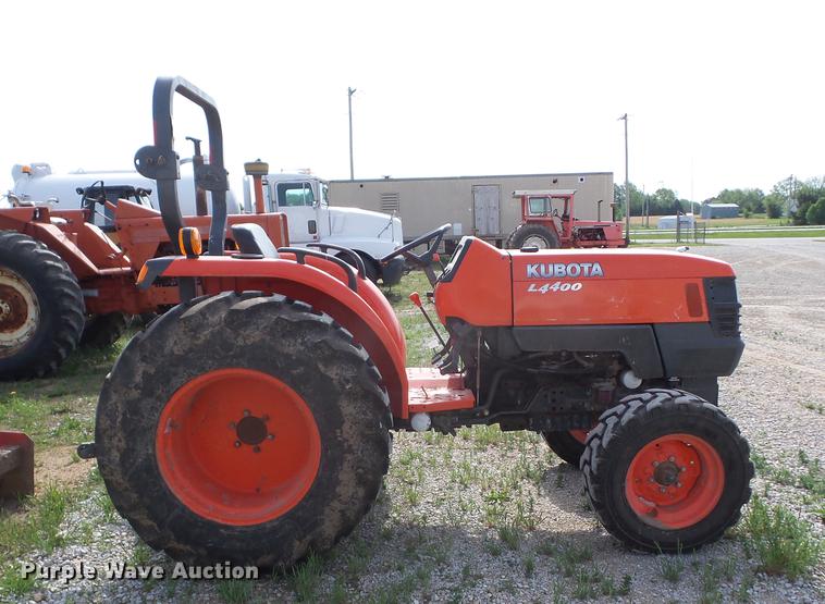 image for item BI9560 Kubota L4400 tractor