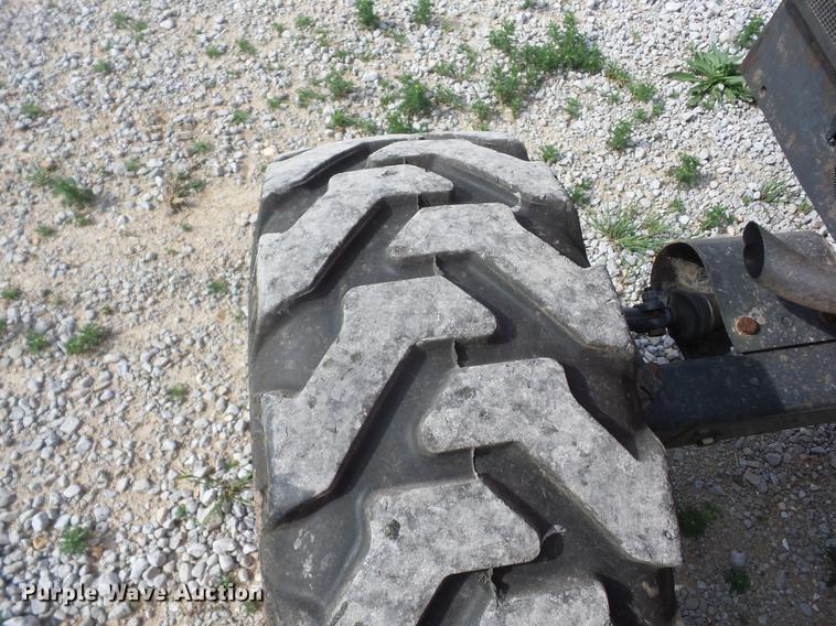 image for item BI9560 Kubota L4400 tractor