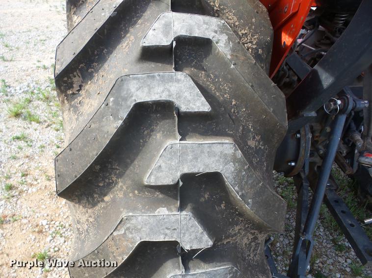 image for item BI9560 Kubota L4400 tractor