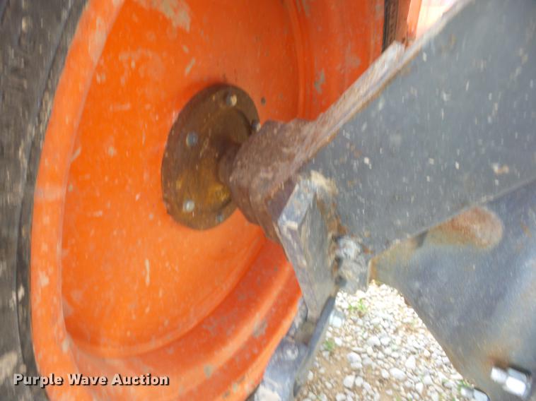 image for item BI9560 Kubota L4400 tractor