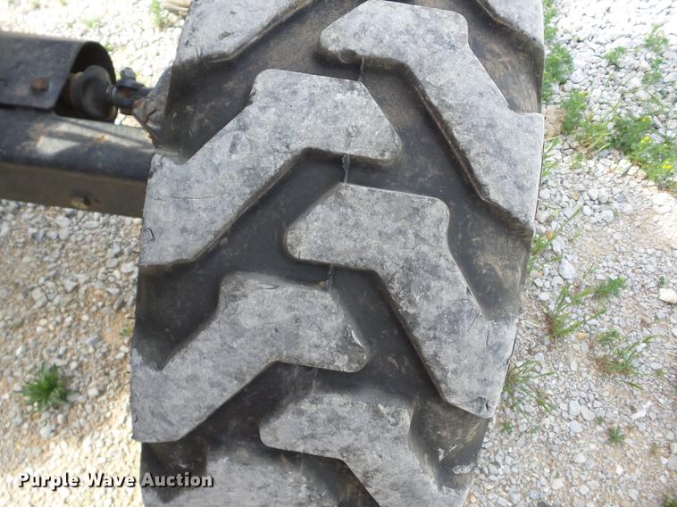 image for item BI9560 Kubota L4400 tractor