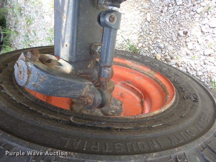 image for item BI9560 Kubota L4400 tractor