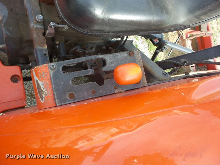 image for item BI9560 Kubota L4400 tractor