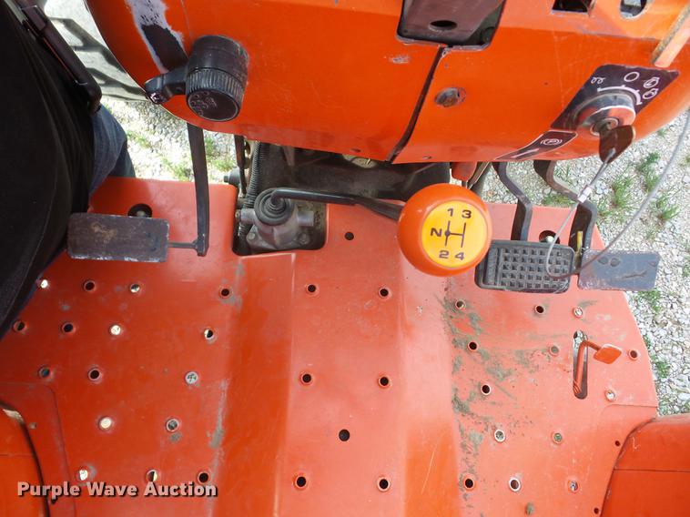 image for item BI9560 Kubota L4400 tractor