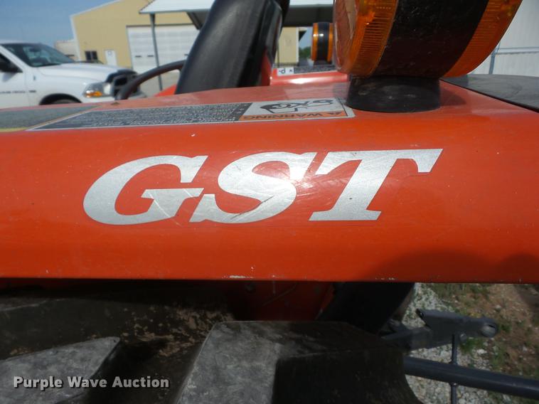 image for item BI9560 Kubota L4400 tractor