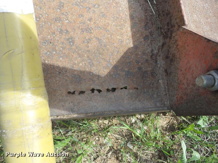 image for item BI9560 Kubota L4400 tractor