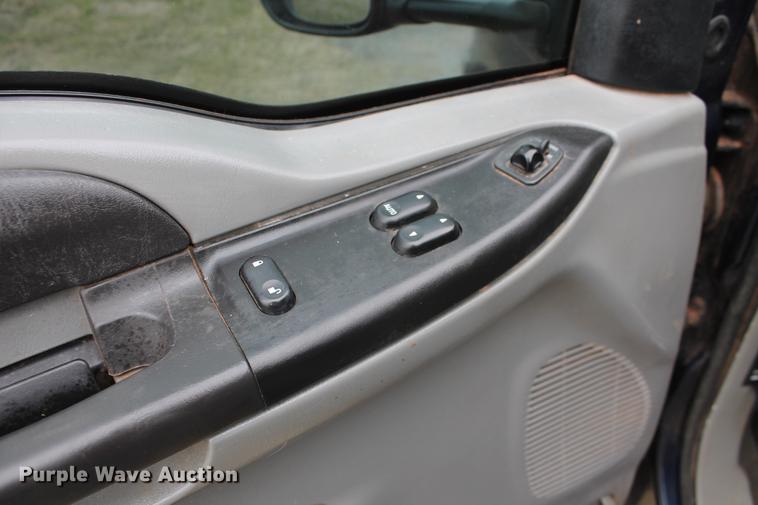 image for item DB5195 2005 Ford F350 Super Duty XLT SuperCab pickup truck