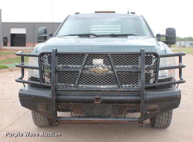 image for item DB5212 2007 Chevrolet Silverado 2500HD Crew Cab flatbed pickup truck