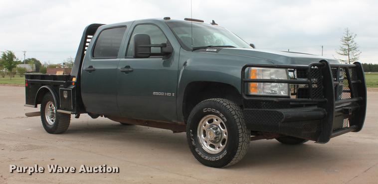image for item DB5212 2007 Chevrolet Silverado 2500HD Crew Cab flatbed pickup truck