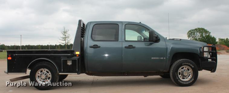 image for item DB5212 2007 Chevrolet Silverado 2500HD Crew Cab flatbed pickup truck
