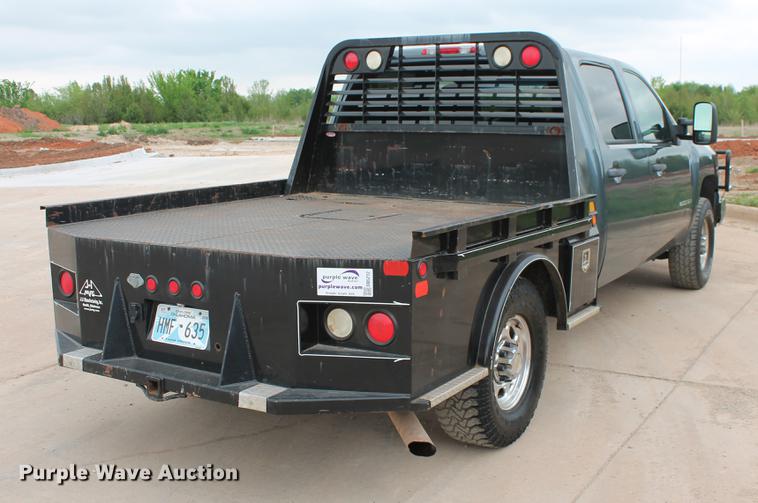 image for item DB5212 2007 Chevrolet Silverado 2500HD Crew Cab flatbed pickup truck