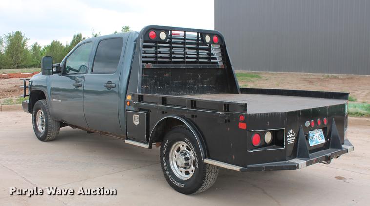 image for item DB5212 2007 Chevrolet Silverado 2500HD Crew Cab flatbed pickup truck