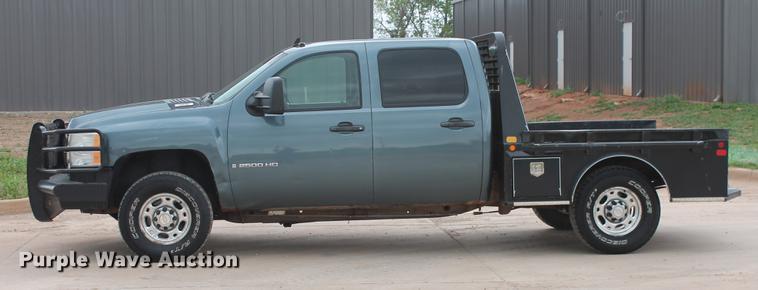 image for item DB5212 2007 Chevrolet Silverado 2500HD Crew Cab flatbed pickup truck
