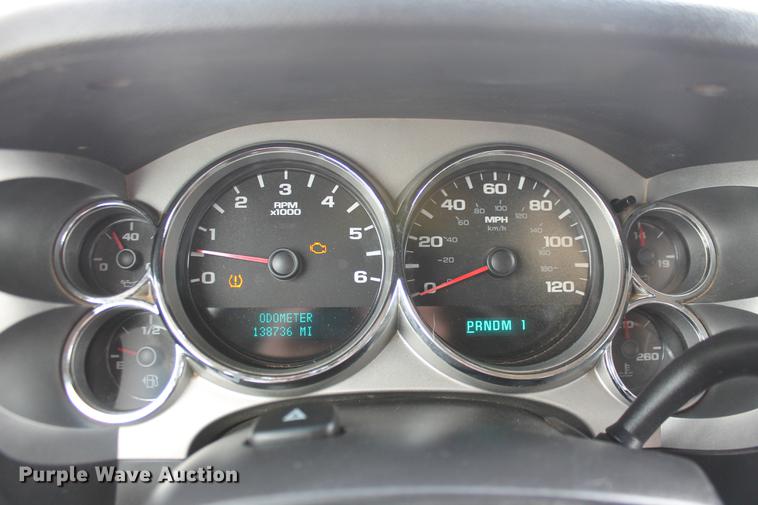 image for item DB5212 2007 Chevrolet Silverado 2500HD Crew Cab flatbed pickup truck