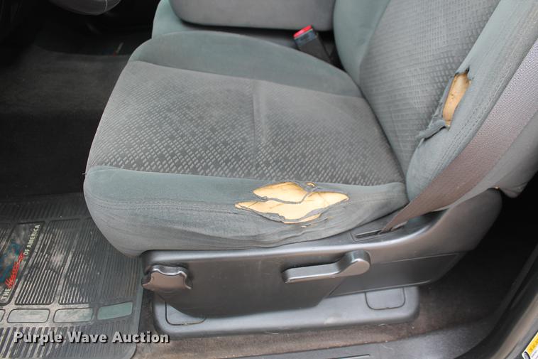 image for item DB5212 2007 Chevrolet Silverado 2500HD Crew Cab flatbed pickup truck