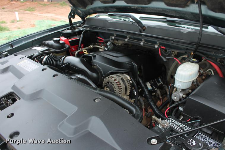 image for item DB5212 2007 Chevrolet Silverado 2500HD Crew Cab flatbed pickup truck