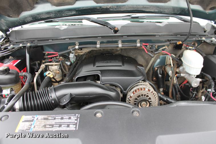 image for item DB5212 2007 Chevrolet Silverado 2500HD Crew Cab flatbed pickup truck