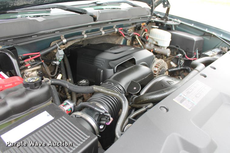 image for item DB5212 2007 Chevrolet Silverado 2500HD Crew Cab flatbed pickup truck