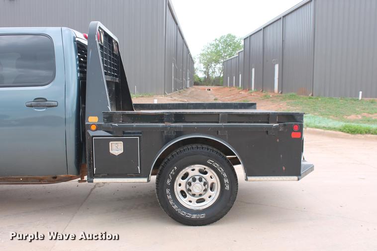 image for item DB5212 2007 Chevrolet Silverado 2500HD Crew Cab flatbed pickup truck