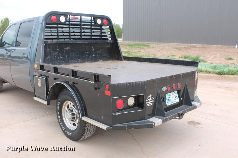 image for item DB5212 2007 Chevrolet Silverado 2500HD Crew Cab flatbed pickup truck