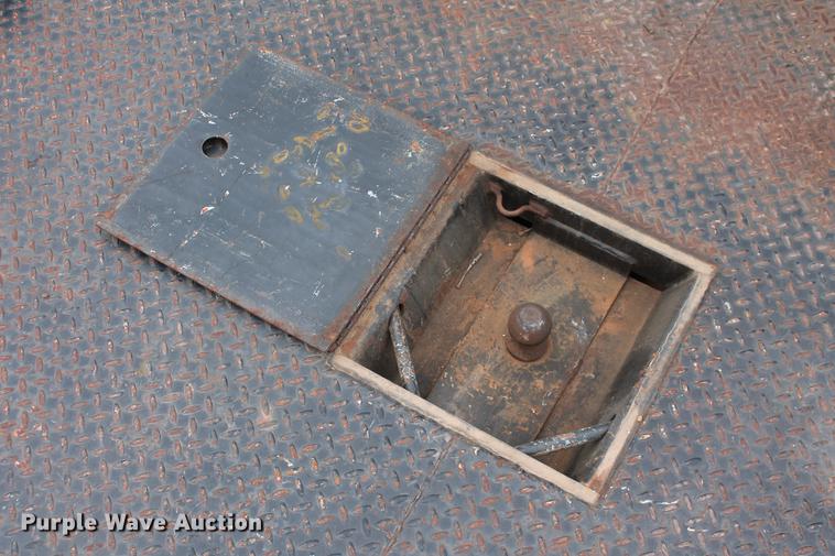 image for item DB5212 2007 Chevrolet Silverado 2500HD Crew Cab flatbed pickup truck