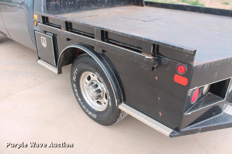image for item DB5212 2007 Chevrolet Silverado 2500HD Crew Cab flatbed pickup truck