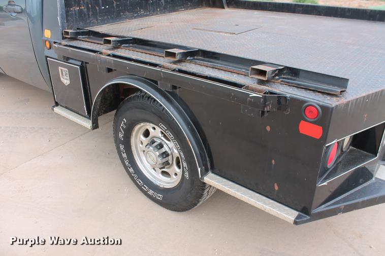 image for item DB5212 2007 Chevrolet Silverado 2500HD Crew Cab flatbed pickup truck